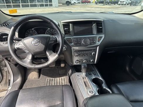 Used 2019 Nissan Pathfinder SL AWD/4WD image 6