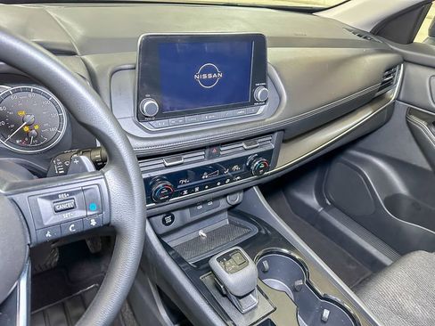 Used 2024 Nissan Rogue SV image 39