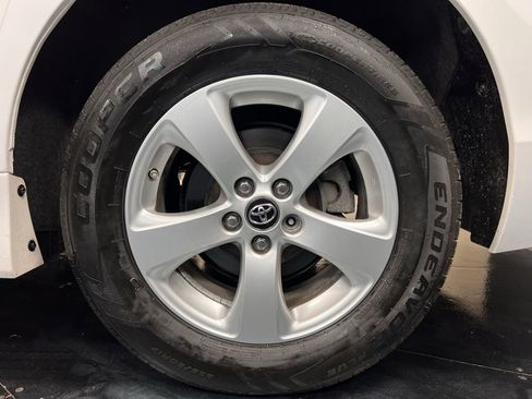 Used 2020 Toyota Sienna L image 6