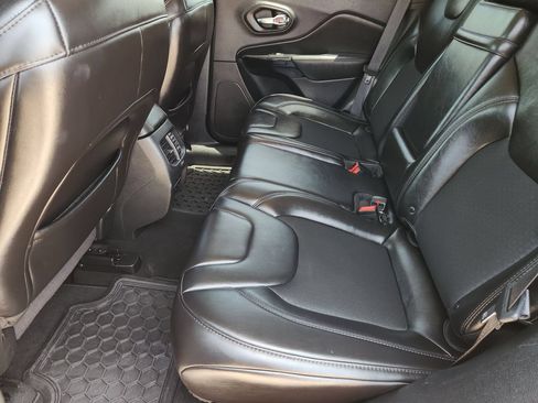 Used 2019 Jeep Cherokee Latitude Plus FWD image 29