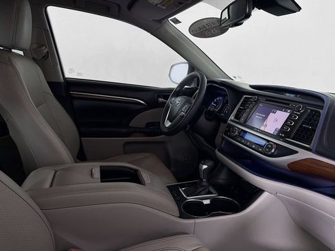 Used 2015 Toyota Highlander Limited w/ Driver Technology Package FWD image 34