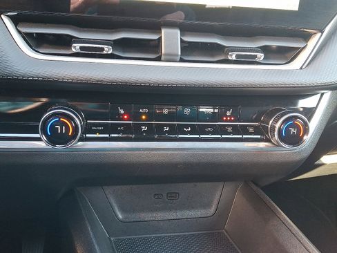 Certified 2025 Chevrolet Equinox LT w/ Convenience Package II image 16