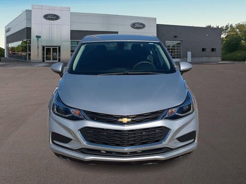 Used 2017 Chevrolet Cruze LT w/ Convenience Package image 3