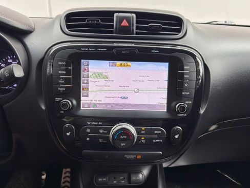 Used 2018 Kia Soul ! w/ Tech Package FWD image 19