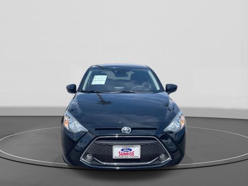 Used 2020 Toyota Yaris LE image 3