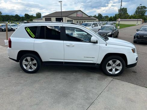 Used 2016 Jeep Compass Latitude FWD image 4
