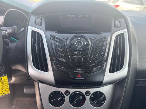 Used 2014 Ford Focus SE FWD image 19