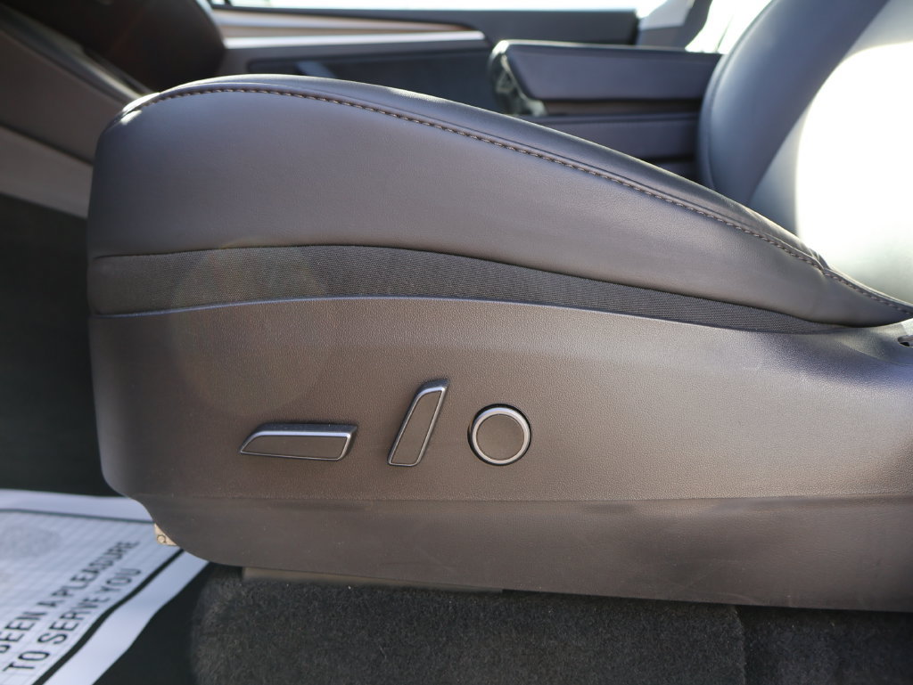 Used 2022 Tesla Model Y Performance AWD/4WD image 24