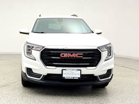 Used 2024 GMC Terrain SLE w/ Driver Convenience Package AWD/4WD image 2