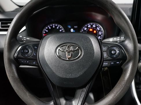 Used 2021 Toyota RAV4 LE image 12