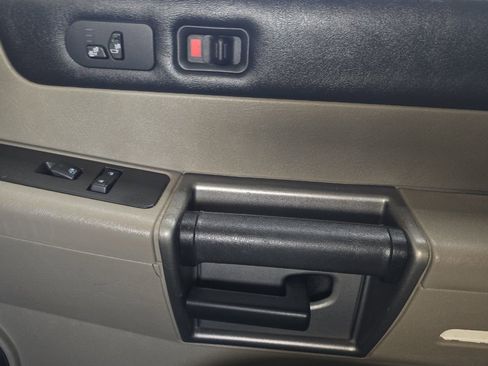 Used 2003 HUMMER H2 w/ Preferred Equipment Group AWD/4WD image 19