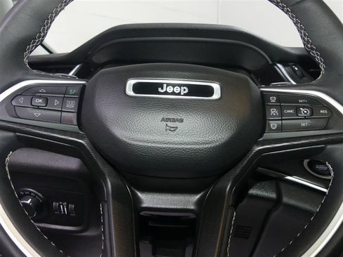 Used 2023 Jeep Grand Cherokee Laredo w/ Luxury Tech Group I AWD/4WD image 32