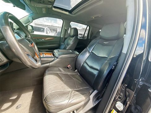 Used 2018 Cadillac Escalade Luxury image 23