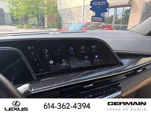 Used 2023 Cadillac Escalade Premium Luxury AWD/4WD image 7
