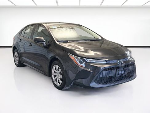 Used 2022 Toyota Corolla LE image 3