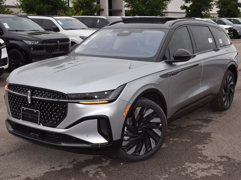 New 2026 Lincoln Nautilus Reserve w/ Jet Appearance Package AWD/4WD image 12