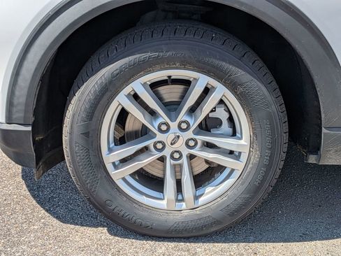 Used 2020 Ford Explorer XLT w/ Class III Trailer Tow Package AWD/4WD image 11