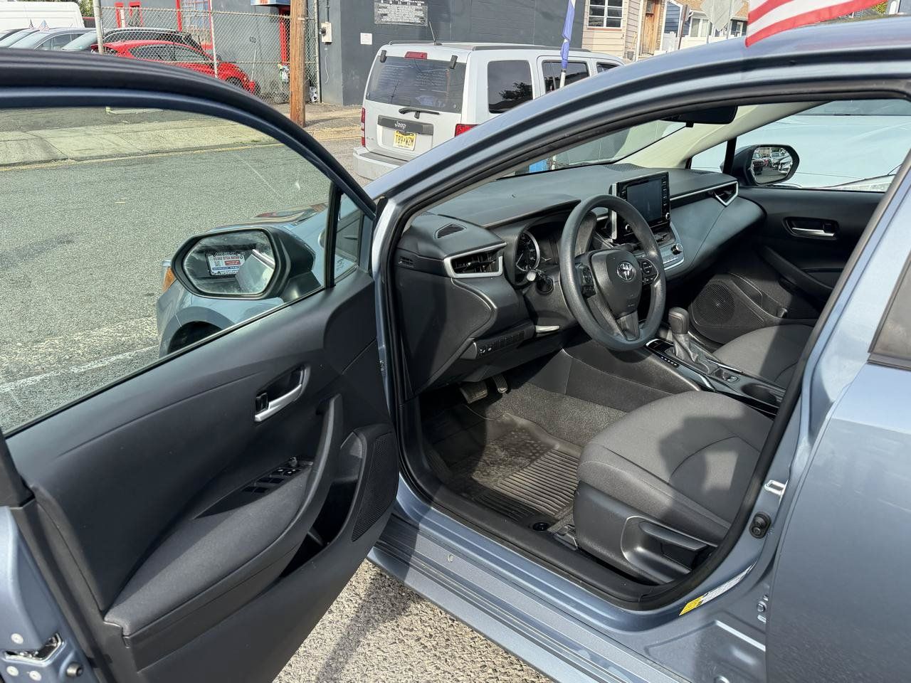 Used 2021 Toyota Corolla LE FWD image 13