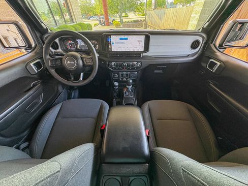 Used 2024 Jeep Wrangler Unlimited Sport AWD/4WD image 2