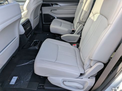 New 2026 Jeep Grand Wagoneer 4WD image 31