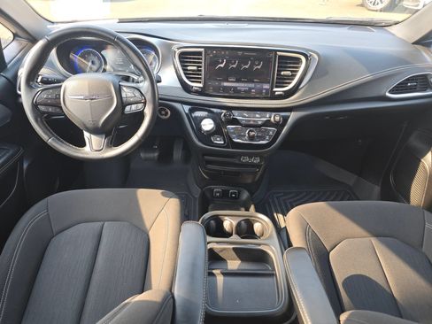 Used 2021 Chrysler Pacifica Touring w/ S Appearance Package FWD image 17