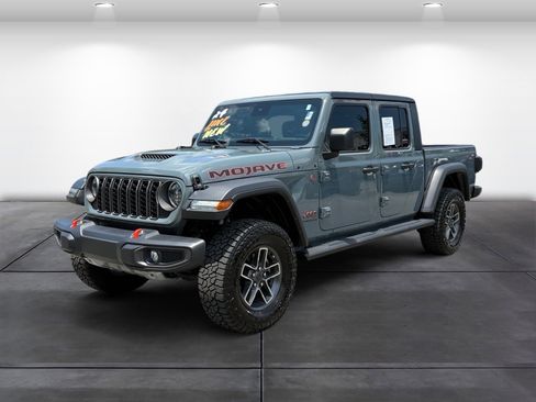 Used 2024 Jeep Gladiator Mojave w/ Safety Group AWD/4WD image 5