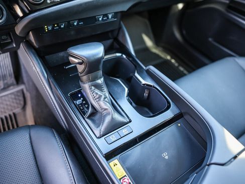 Used 2025 Lexus ES 300h w/ Premium Package FWD image 14