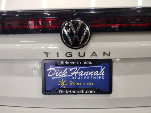 New 2025 Volkswagen Tiguan SE image 14