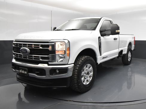 Used 2023 Ford F350 XLT w/ FX4 Off-Road Package image 2