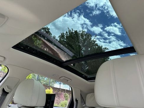 New 2024 Bentley Bentayga Extended Wheelbase image 30