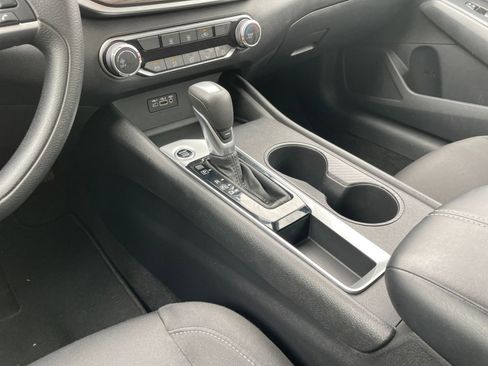 Used 2025 Nissan Altima 2.5 SV image 41