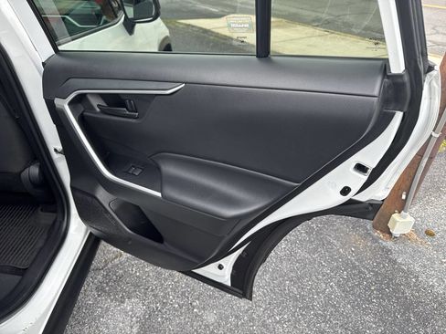 Used 2022 Toyota RAV4 LE AWD/4WD image 12