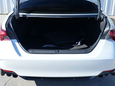 Used 2021 Toyota Avalon XSE image 9