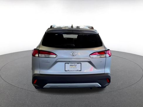 Used 2025 Toyota Corolla Cross LE image 12