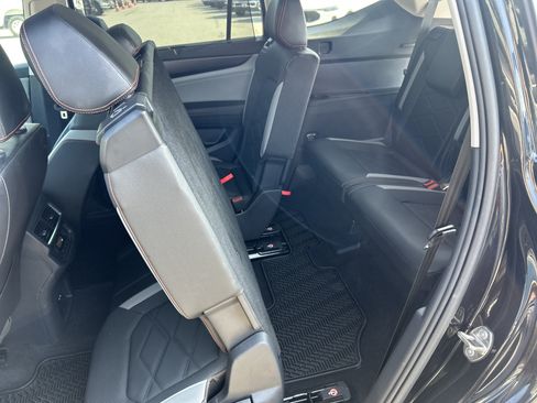 Used 2024 Volkswagen Atlas Peak Edition SE AWD/4WD image 16