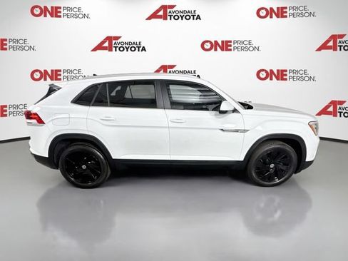 Used 2025 Volkswagen Atlas Cross Sport SE FWD image 8