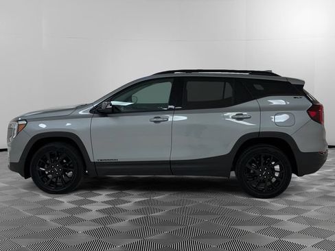 Certified 2024 GMC Terrain SLT w/ Infotainment Package II AWD/4WD image 2
