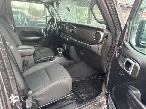 Used 2019 Jeep Wrangler Unlimited Sport S image 8