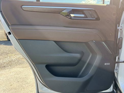 Used 2025 Chevrolet Tahoe High Country RWD image 22