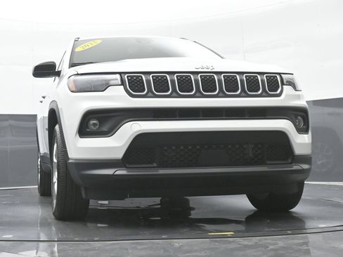 Used 2023 Jeep Compass Latitude AWD/4WD image 42