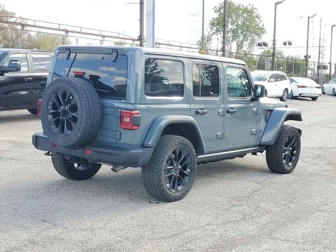 Used 2025 Jeep Wrangler Unlimited Sahara AWD/4WD image 4