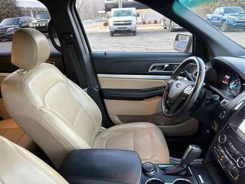 Used 2017 Ford Explorer XLT w/ Equipment Group 202A image 21