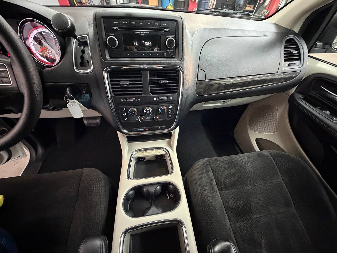 Used 2014 Dodge Grand Caravan SXT FWD image 17
