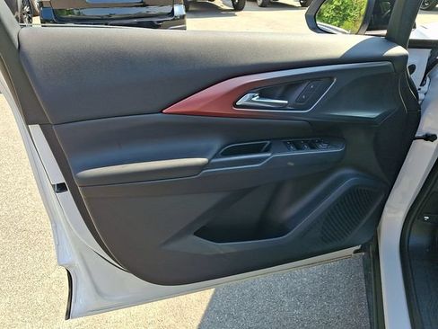 Used 2025 Chevrolet Equinox EV RS FWD image 14