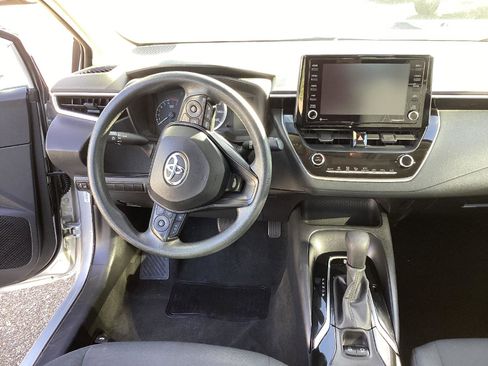 Used 2022 Toyota Corolla LE image 6