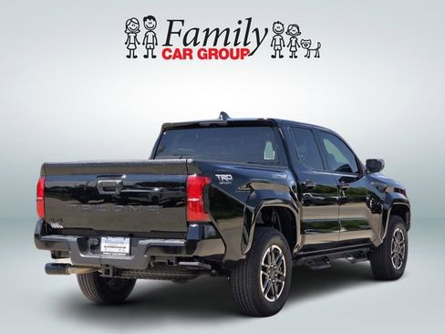 Used 2025 Toyota Tacoma TRD Sport AWD/4WD image 4