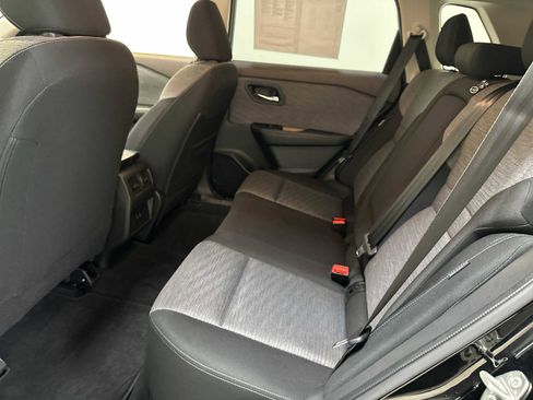 Certified 2023 Nissan Rogue SV image 18