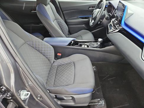 Used 2020 Toyota C-HR XLE image 14
