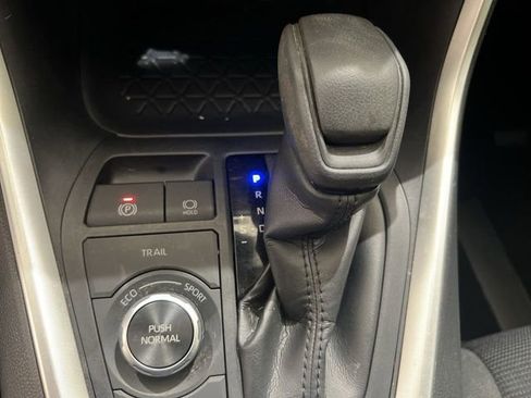 Used 2022 Toyota RAV4 LE image 14