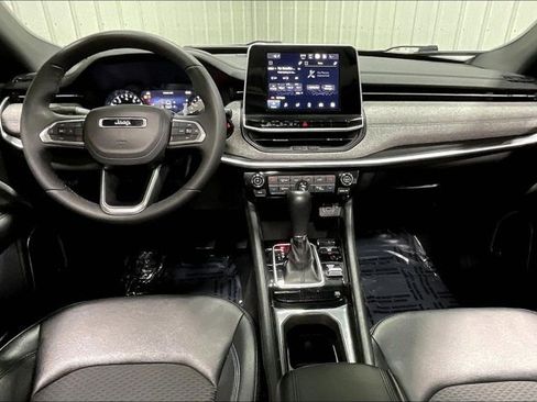 Used 2025 Jeep Compass Latitude w/ Sun & Sound Group AWD/4WD image 15